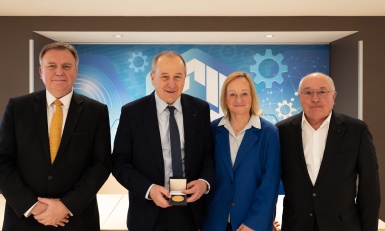 La FIM et le CETIM remettent la médaille de la mécanique à Henri MOREL